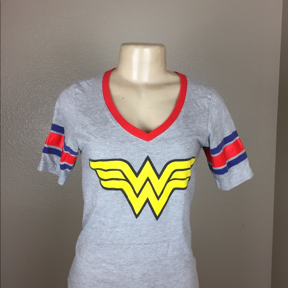 D C Comics Women’s Short Sleeve Shirt Sz S